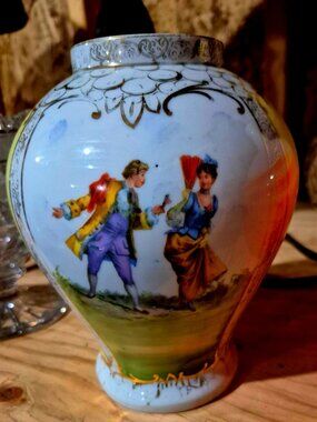 Sweet Victorian bavaria Figural Porcelain Vase Great Decor